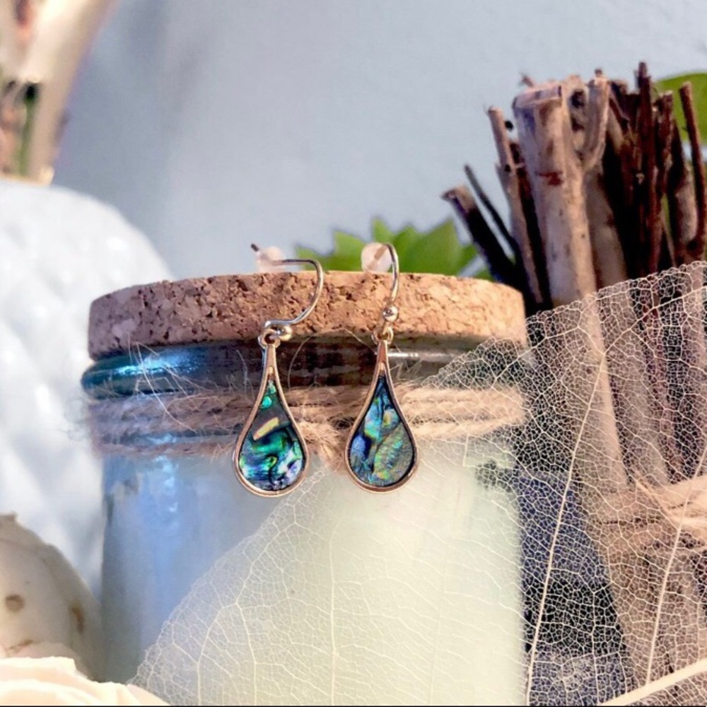 Beautiful Gold tone women’s teardrop abalone shell dangle earrings - Picture 3 of 8